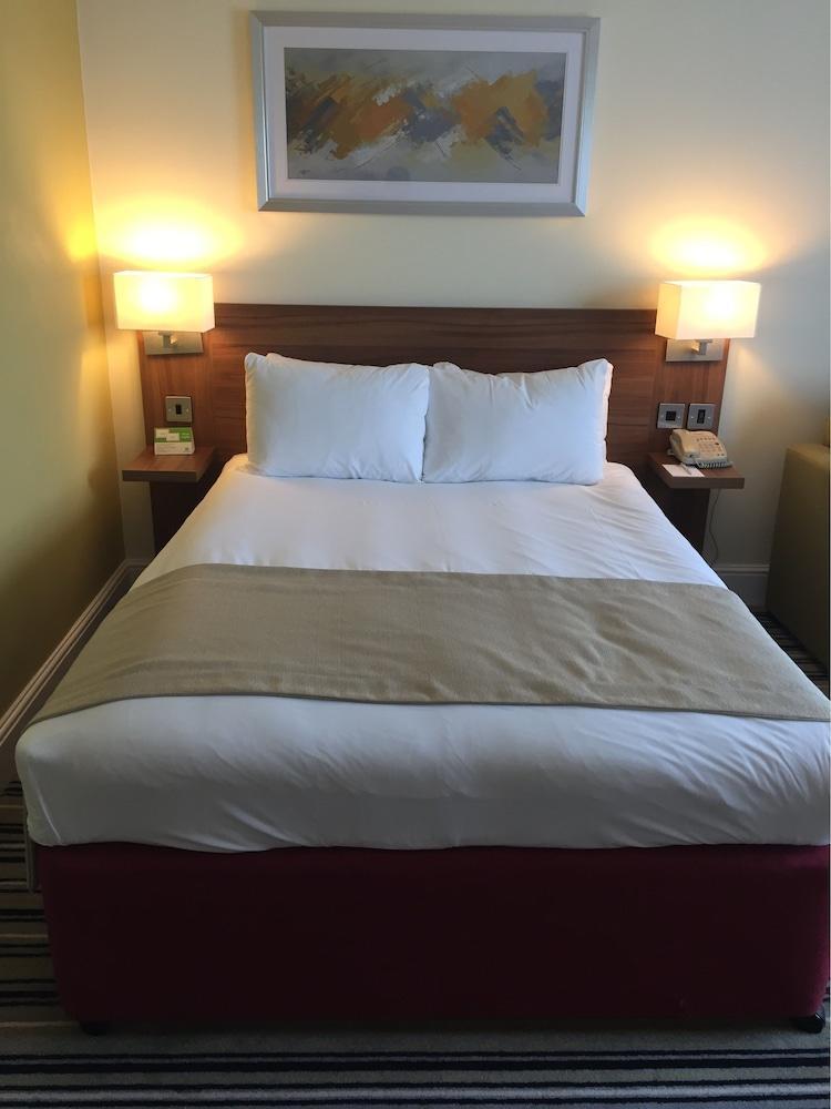Holiday Inn Reading West By Ihg Exterior photo
