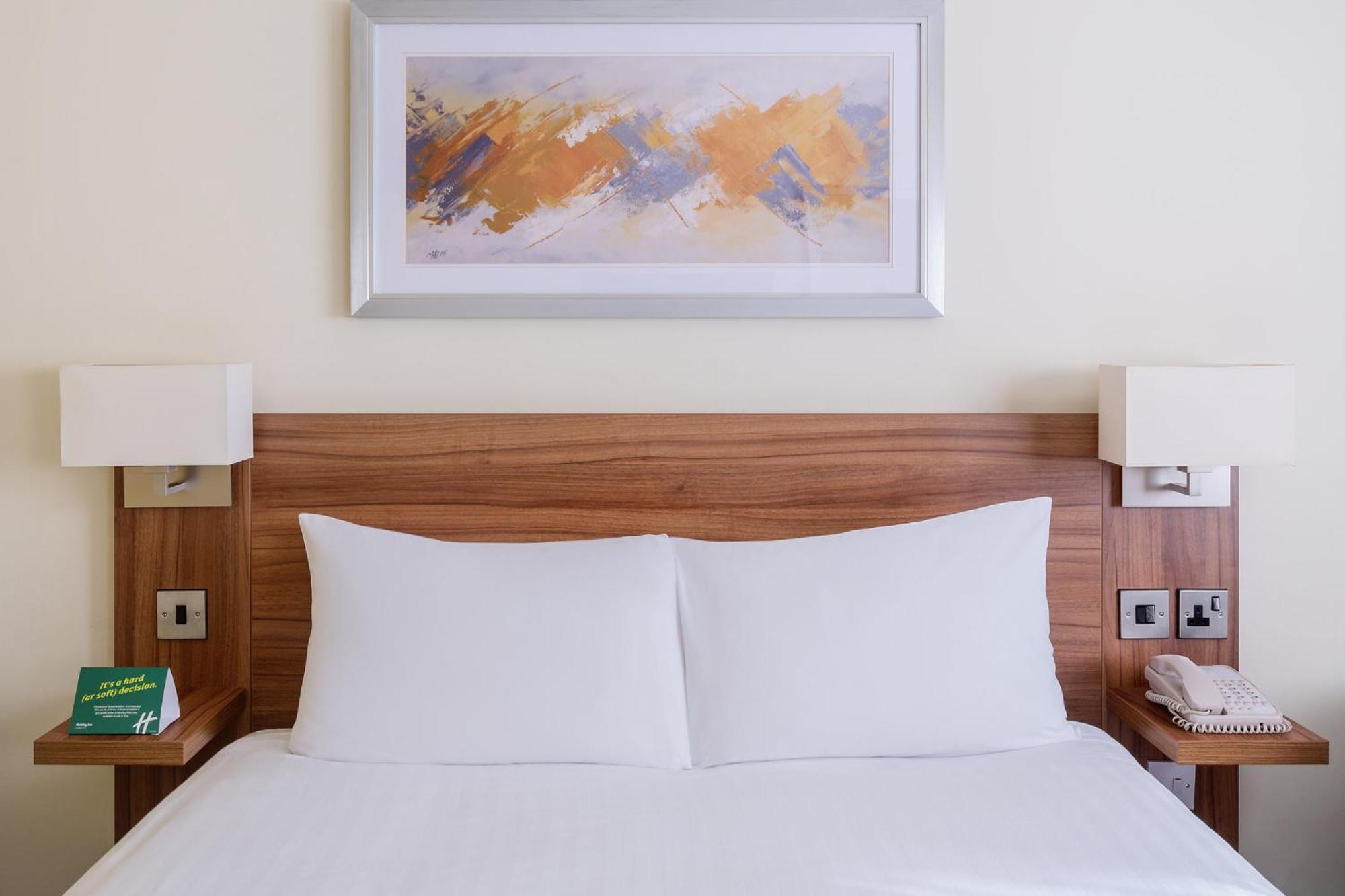 Holiday Inn Reading West By Ihg Exterior photo
