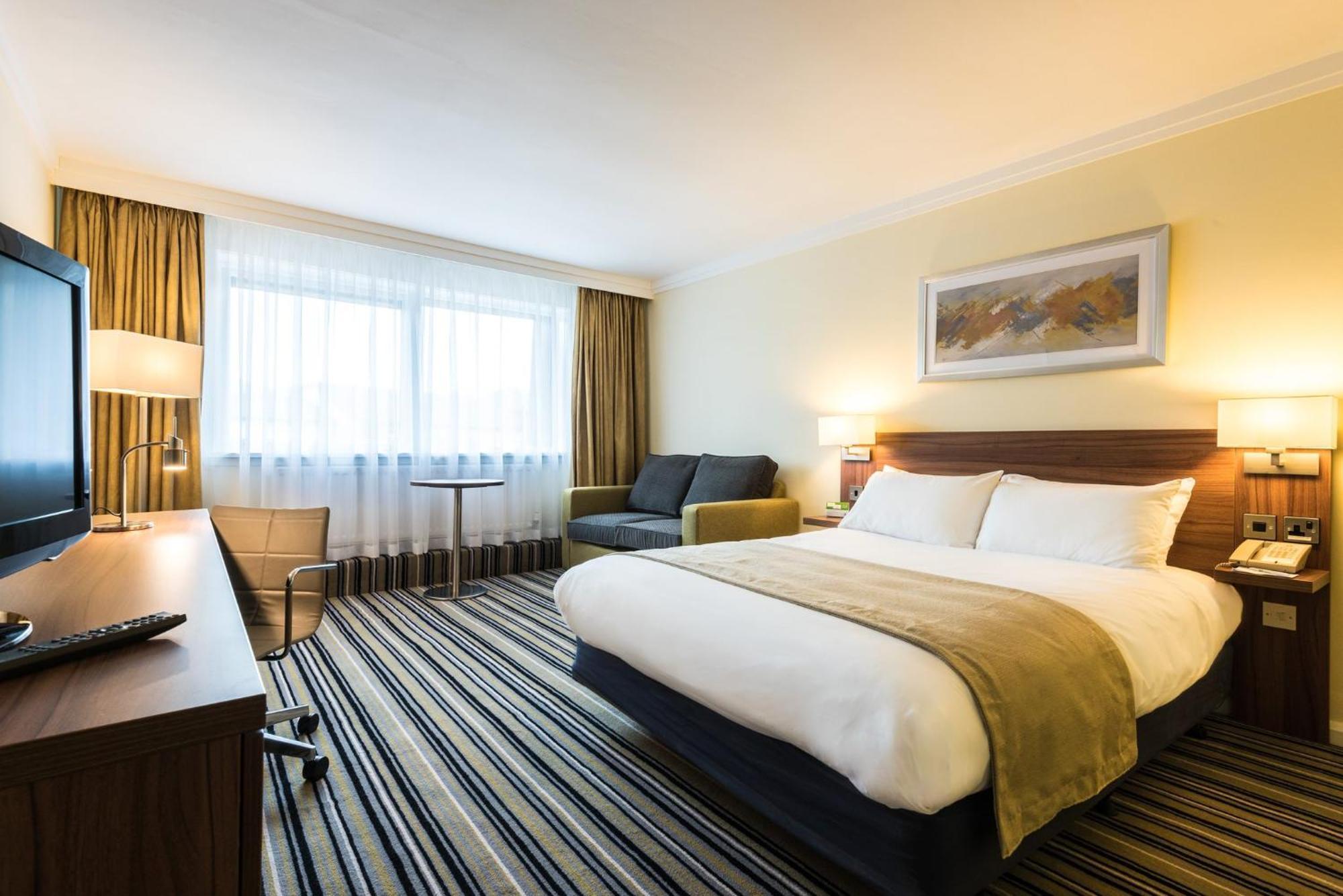 Holiday Inn Reading West By Ihg Exterior photo